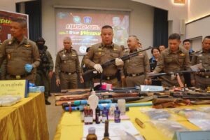 ยุทธการ “Stop Weapon” กวาดล้างอาชญากรรมภาค 6 ยึดปืน 128 กระบอก ยาเสพติด 6 หมื่นเม็ด