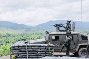 ชายแดนไทย-เมียนมา ตรงข้ามอำเภอพบพระ ระอุอีกครั้ง กองกำลัง KNLA บุกโจมตีค่ายใหญ่ ฐานทีตาแหล่ ของทหารเมียนมา