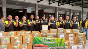 .รมน.จังหวัดพิษณุโลก นำกล้วยตาก-น้ำพริกบางกระทุ่ม มอบแม่ทัพภาคที่ 2