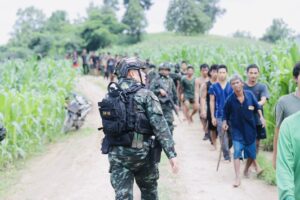 กองกำลัง KNLA บุกยึดฐานอุเกรทะ ทหารเมียนมาสำเร็จ ทหารเมียนมานับ 100 ต้องหนีข้ามมาฝั่งไทยด้านอำเภอพบพระ