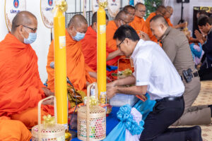 ปตท.สผ. โครงการเอส 1 จัดพิธีทำบุญและถวายเทียน เนื่องในวันเข้าพรรษา