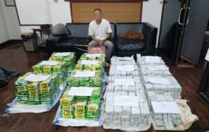 แม่สาย ตร. ปส.สกัดจับหนุ่มถือบัตรหัว 0 ขนไอซ์-เคตามีน 430 กิโล