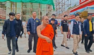 ตร.ปปป.เข้าตรวจเอกสารวัดนครสวรรค์ และจะตรวจอย่างละเอียดในวันพรุ่งนี้