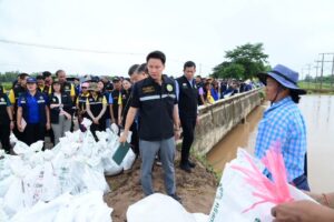 สุโขทัย รมว.เกษตรฯ ลงพื้นที่ตรวจติดตามสถานการณ์น้ำ