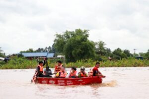 ผู้ว่าฯ สุโขทัย ตรวจสถานการณ์อุทกภัย ในพื้นที่ตำบลบ้านนา อำเภอศรีสำโรง
