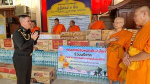 กองทัพภาคที่ 3 รับมอบสิ่งของจากภาคประชาชนและคณะสงฆ์จังหวัดพิษณุโลก สนับสนุนทหารชายแดนไทย – กัมพูชา