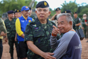 แม่ทัพภาคที่ 3 ตรวจเยี่ยมและให้กำลังใจประชาชน ประสบเหตุอุทกภัยน้ำป่าไหลหลาก