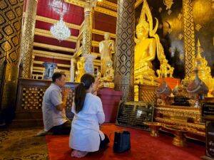 พิษณุโลก “อนุทิน”ควงภรรยา กราบพระพุทธชินราช รับประทานอาหารเที่ยงกับรองผู้ว่าฯ ผบช.ภาค 6 ผบ.มทบ.39