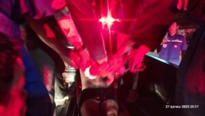 พะเยา ตำรวจ-กู้ภัย รุดช่วยวุ่น! หนุ่มวัย 35 ทะเลาะกลางหมู่บ้านถูกฟาดหัวเลือดอาบ