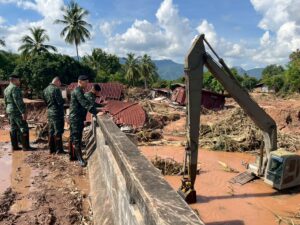 แม่ทัพภาคที่ 3 สั่งการหน่วยขึ้นตรงช่วยเหลือประชาชนที่ได้รับผลกระทบจากฝนตกหนัก 12,198 ครัวเรือน จังหวัดอุตรดิตถ์