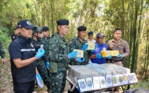 ทัพเจ้าตาก กกล.ผาเมือง ปะทะกลุ่มขบวนการยานรก ยึด 2,200,000 เม็ด