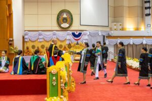 พิษณุโลก พระบาทสมเด็จพระเจ้าอยู่หัว โปรดเกล้าฯองคมนตรี พระราชทานปริญญาบัตร 4 มรภ.พิษณุโลก นครสวรรค์ กำแพงเพชร เพชรบูรณ์