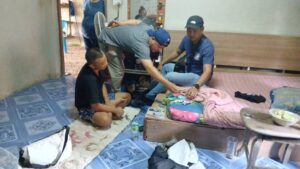 พะเยา ตร.บุกจับแก๊งค้ายาบ้ารายย่อย ยึดของกลาง รวบผู้ต้องหา หลังล่อซื้อคาบ้านพัก