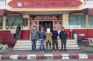 ตร.ภ.6  รวบแก๊งสแกรมเมอร์ อ้างเป็น ผบ.พล.ม.1 หลอกให้ซื้อลวดหนามหีบเพลงไปช่วยชายแดน หลงเชื่อโอนไป 2.2 ล้านบาท