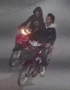 แฉภาพชัด! โจ๋ขโมยมอเตอร์ไซค์กลางเมืองพะเยา ผู้ปกครองเตรียมพาลูกมอบตัว