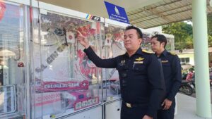 ด่านศุลกากรแม่สอด ร่วมกับศูนย์เอกซเรย์และเทคโนโลยีศุลกากร ตรวจยึดเครื่องเล่นเกม (ตู้คีบตุ๊กตา) ครบชุดสมบูรณ์  23 ตู้