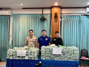 เชียงราย ป.ป.ส. สนธิกำลังรวบสาวลูำพูน หนุ่มไทยใหญ่–เมียนมา ขนไอซ์–คีตามีน 240 กก. พื้นที่เชียงแสน