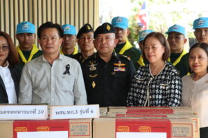 ผู้ว่าฯ พิษณุโลก นำหน่วยงานราชการ ภาคเอกชนบริจาค “รวมน้ำใจช่วยภัยน้ำท่วม”ผ่าน สปท.4 ส่งกำลังใจสู่พี่น้องภาคใต้