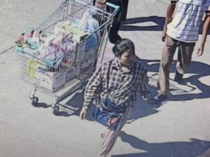 พะเยา รวบทันควัน! ตำรวจไล่กล้องวงจรปิดรวบแรงงานพม่า ฉกเงินสด 5 หมื่น กระเป๋าคุณยายวัย 71 กลางห้างดัง