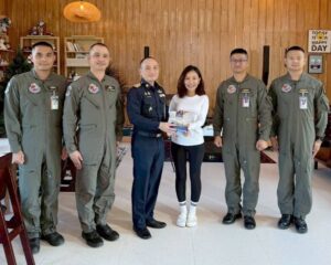 “มาดามฟิน” ปันความสุขเด็กไทย มอบจักรยาน-เงิน-น้ำหอม รวมมูลค่ากว่าแสนบาท ให้กองบิน 46 ต้อนรับวันเด็กแห่งชาติ 256