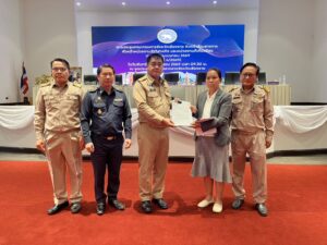 ผู้ว่าฯ ยกย่องครูหญิง นักสู้ร้องทุจริตนาน 10 ปี จนถูกกระทำสารพัดล่าสุดขอย้ายอ้างเครือข่ายเก่าตามแกล้ง เผยครูชายอีกรายร้อง ผอ.รร.ฟอกเงิน