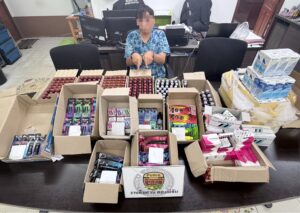 เชียงราย สืบสวนแม่จัน จับบุหรี่ไฟฟ้า  50 ชิ้น ขยายผลค้นบ้านพบวัตถุออกฤทธิ์ต่อจิต 400 รายการ