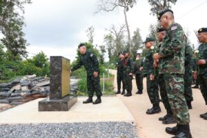 แม่ทัพภาคที่ 3 ควงแขนแม่ทัพภาคที่ 2 ลงพื้นที่แนวชายแดนไทย – กัมพูชา  เยี่ยมกำลังพลสนับสนุนกองทัพภาคที่ 2