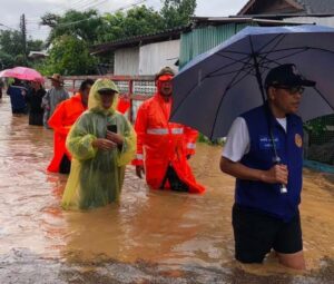 เวียงป่าเป้า น้ำท่วมขังหลังฝนตกหนัก ผู้ว่าฯ สั่งเร่งช่วยเหลือ คาดสถานการณ์คลี่คลายใน 1-2 ชั่วโมง ณัฐวัตร ลาพิงค์/0882692681