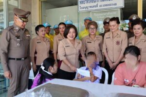 แม่บ้านตำรวจภูธรภาค 6 มอบเงินช่วยเหลือ และสิ่งของบำรุงขวัญ บุตร-ธิดา  ข้าราชการตำรวจจังหวัดอุทัยธานี