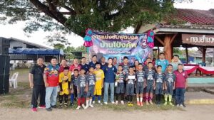 นายกเทศมนตรีตำบลบ้านดู่ สนับสนุนรถ “ขนฝัน” อำนวยความสะดวกนักเรียน-นักกีฬาฟุตบอล