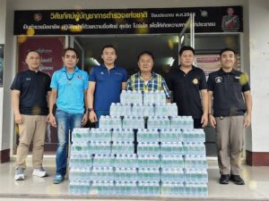 บ้านดู่ รับมอบน้ำดื่ม 50 แพ็ค สนับสนุนการให้บริการประชาชน